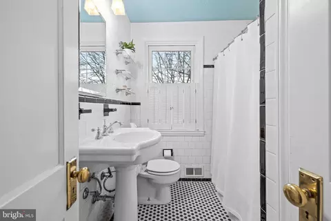 Bath - 211 Overbrook Rd, Baltimore, MD 21212 photo 1 of 1