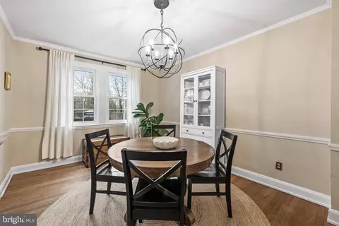 Dining - 211 Overbrook Rd, Baltimore, MD 21212 photo 2 of 4
