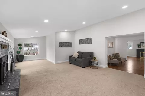 Living - 3737 E Joppa Rd, Nottingham, MD 21236 photo 5 of 6