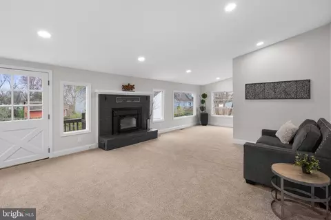 Living - 3737 E Joppa Rd, Nottingham, MD 21236 photo 4 of 6
