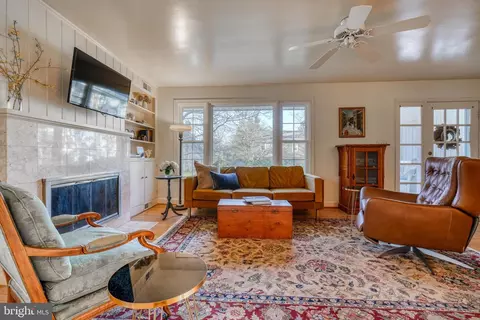 Living - 807 Ridgeleigh Rd, Baltimore, MD 21212 photo 3 of 7