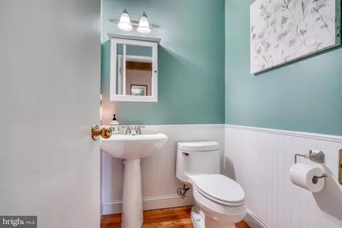 Bath - 807 Ridgeleigh Rd, Baltimore, MD 21212 photo 1 of 7