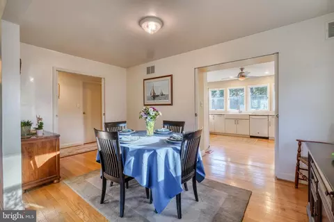 Dining - 807 Ridgeleigh Rd, Baltimore, MD 21212 photo 3 of 7