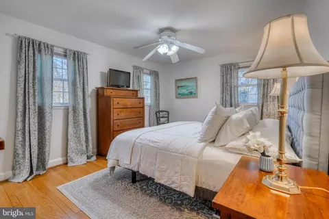 Bedroom - 807 Ridgeleigh Rd, Baltimore, MD 21212 photo 3 of 8