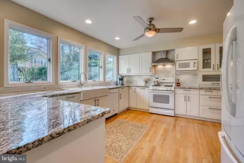 Kitchen - 807 Ridgeleigh Rd, Baltimore, MD 21212 photo 6 of 10