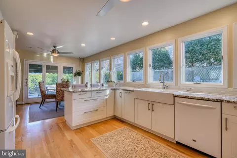 Kitchen - 807 Ridgeleigh Rd, Baltimore, MD 21212 photo 3 of 10