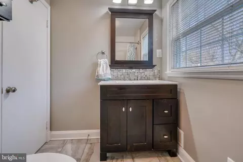 Bath - 807 Ridgeleigh Rd, Baltimore, MD 21212 photo 3 of 7