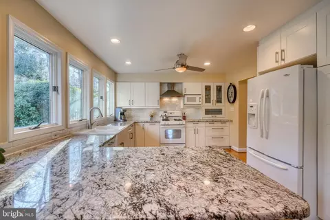 Kitchen - 807 Ridgeleigh Rd, Baltimore, MD 21212 photo 10 of 10