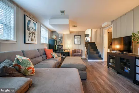 Living - 807 Ridgeleigh Rd, Baltimore, MD 21212 photo 6 of 7