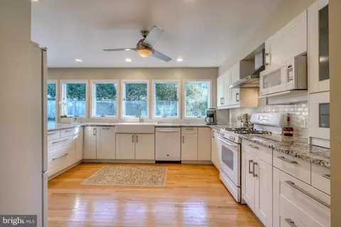 Kitchen - 807 Ridgeleigh Rd, Baltimore, MD 21212 photo 1 of 10