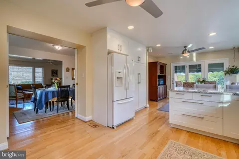 Kitchen - 807 Ridgeleigh Rd, Baltimore, MD 21212 photo 4 of 10