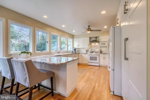 Kitchen - 807 Ridgeleigh Rd, Baltimore, MD 21212 photo 7 of 10