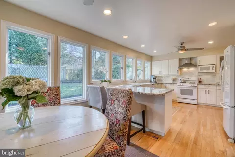 Kitchen - 807 Ridgeleigh Rd, Baltimore, MD 21212 photo 9 of 10