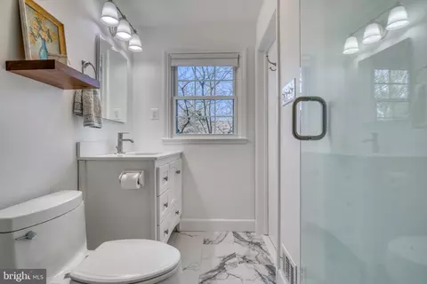 Bath - 807 Ridgeleigh Rd, Baltimore, MD 21212 photo 7 of 7