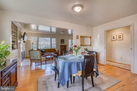 Dining - 807 Ridgeleigh Rd, Baltimore, MD 21212 photo 1 of 7