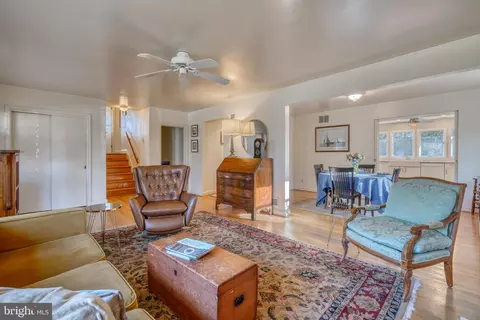 Living - 807 Ridgeleigh Rd, Baltimore, MD 21212 photo 4 of 7