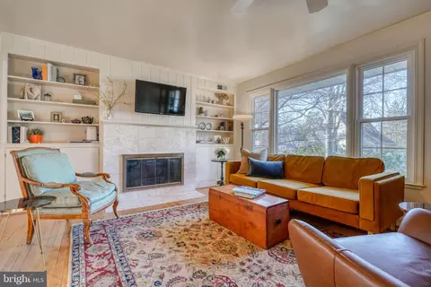 Living - 807 Ridgeleigh Rd, Baltimore, MD 21212 photo 1 of 7
