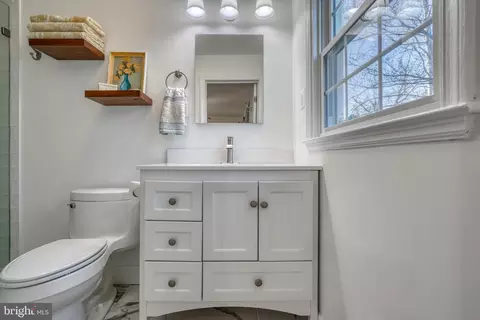 Bath - 807 Ridgeleigh Rd, Baltimore, MD 21212 photo 4 of 7