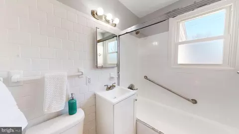 Bath - 1870 Marshall Rd, Dundalk, MD 21222 photo 1 of 1