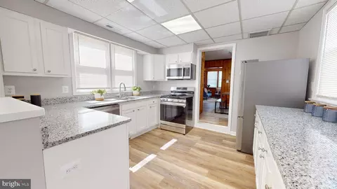 Kitchen - 1870 Marshall Rd, Dundalk, MD 21222 photo 3 of 4