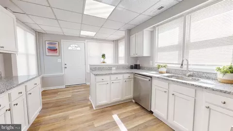Kitchen - 1870 Marshall Rd, Dundalk, MD 21222 photo 2 of 4
