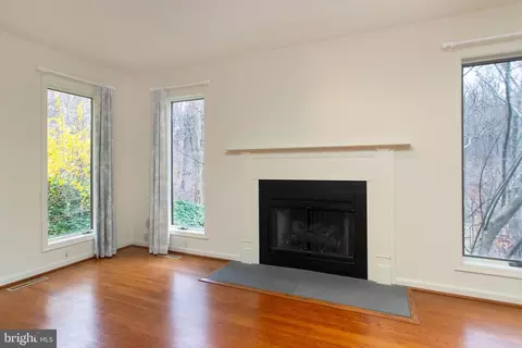 Living - 11 Wetherbee Ct, Phoenix, MD 21131 photo 7 of 10
