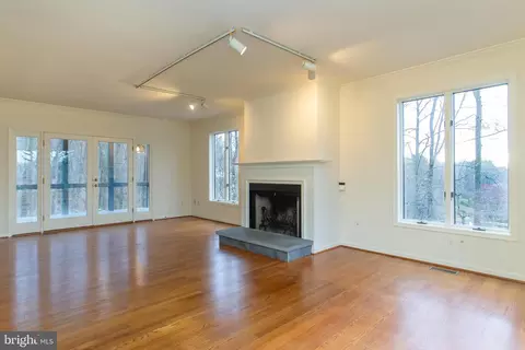 Living - 11 Wetherbee Ct, Phoenix, MD 21131 photo 1 of 10