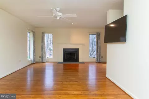 Living - 11 Wetherbee Ct, Phoenix, MD 21131 photo 6 of 10