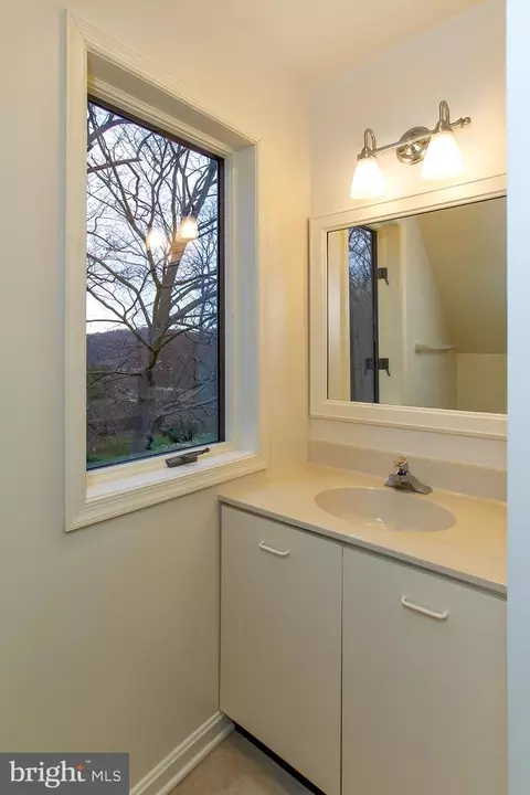 Bath - 11 Wetherbee Ct, Phoenix, MD 21131 photo 9 of 13