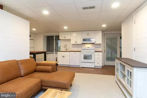 Living - 11 Wetherbee Ct, Phoenix, MD 21131 photo 10 of 10