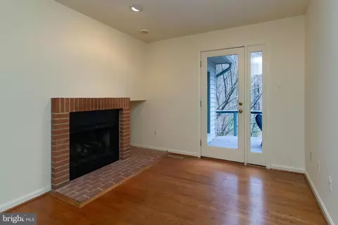 Living - 11 Wetherbee Ct, Phoenix, MD 21131 photo 4 of 10