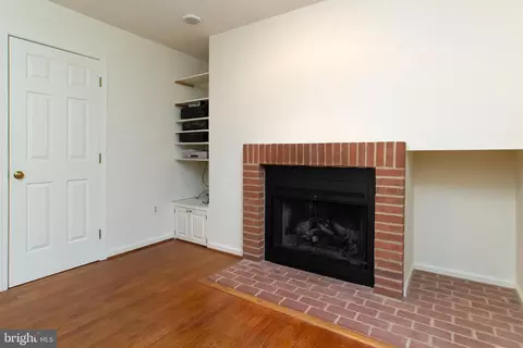 Living - 11 Wetherbee Ct, Phoenix, MD 21131 photo 5 of 10