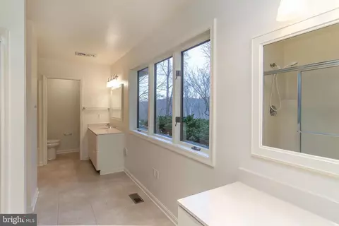 Bath - 11 Wetherbee Ct, Phoenix, MD 21131 photo 4 of 13