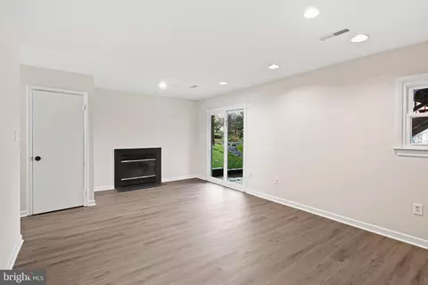 Living - 6942 Clearwind Ct, Baltimore, MD 21209 photo 5 of 5
