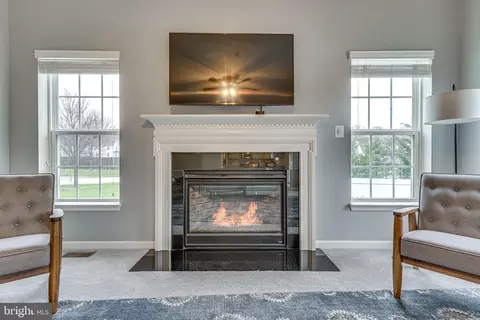 Living - 3006 Bender Ridge Ct, Parkville, MD 21234 photo 4 of 8
