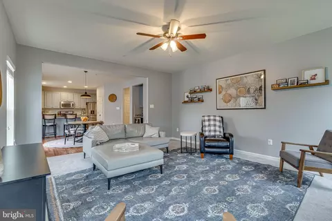 Living - 3006 Bender Ridge Ct, Parkville, MD 21234 photo 5 of 8