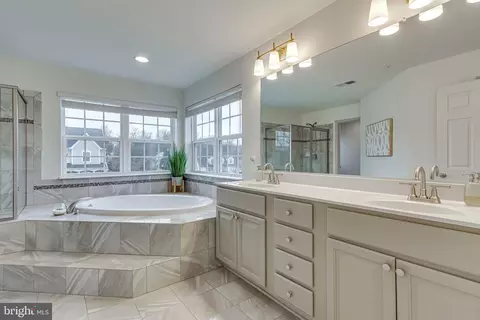 Bath - 3006 Bender Ridge Ct, Parkville, MD 21234 photo 2 of 6