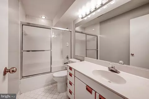 Bath - 13 B Pipe Hill Ct #13B, Baltimore, MD 21209 photo 2 of 2