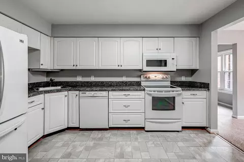 Kitchen - 13 B Pipe Hill Ct #13B, Baltimore, MD 21209 photo 4 of 5