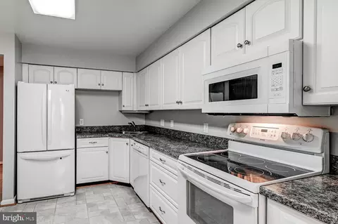 Kitchen - 13 B Pipe Hill Ct #13B, Baltimore, MD 21209 photo 2 of 5