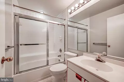 Bath - 13 B Pipe Hill Ct #13B, Baltimore, MD 21209 photo 1 of 2