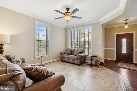Living - 818 Salvatore Rd, Middle River, MD 21220 photo 3 of 10