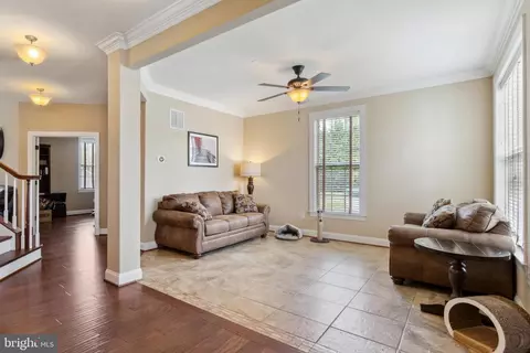 Living - 818 Salvatore Rd, Middle River, MD 21220 photo 2 of 10