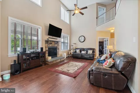 Living - 818 Salvatore Rd, Middle River, MD 21220 photo 6 of 10