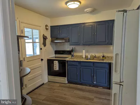 Kitchen - 1100 Plover Dr, Halethorpe, MD 21227 photo 2 of 2