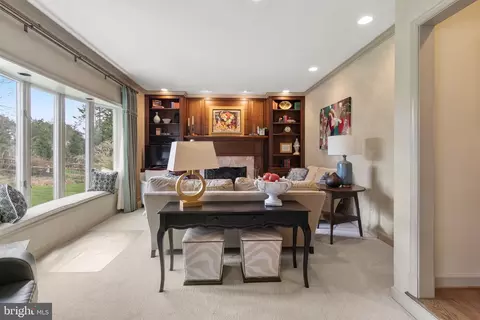 Living - 14005 Manor Rd, Baldwin, MD 21013 photo 1 of 8