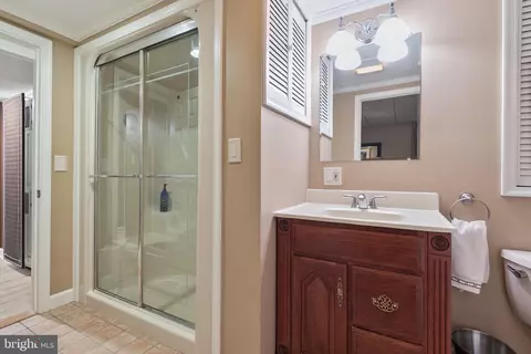 Bath - 14005 Manor Rd, Baldwin, MD 21013 photo 5 of 5