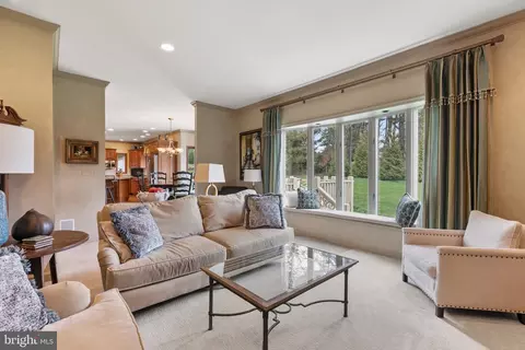 Living - 14005 Manor Rd, Baldwin, MD 21013 photo 3 of 8