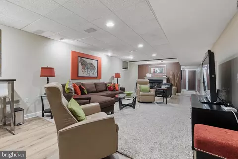 Living - 14005 Manor Rd, Baldwin, MD 21013 photo 6 of 8