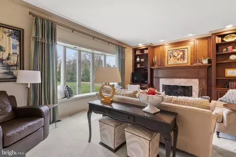 Living - 14005 Manor Rd, Baldwin, MD 21013 photo 2 of 8